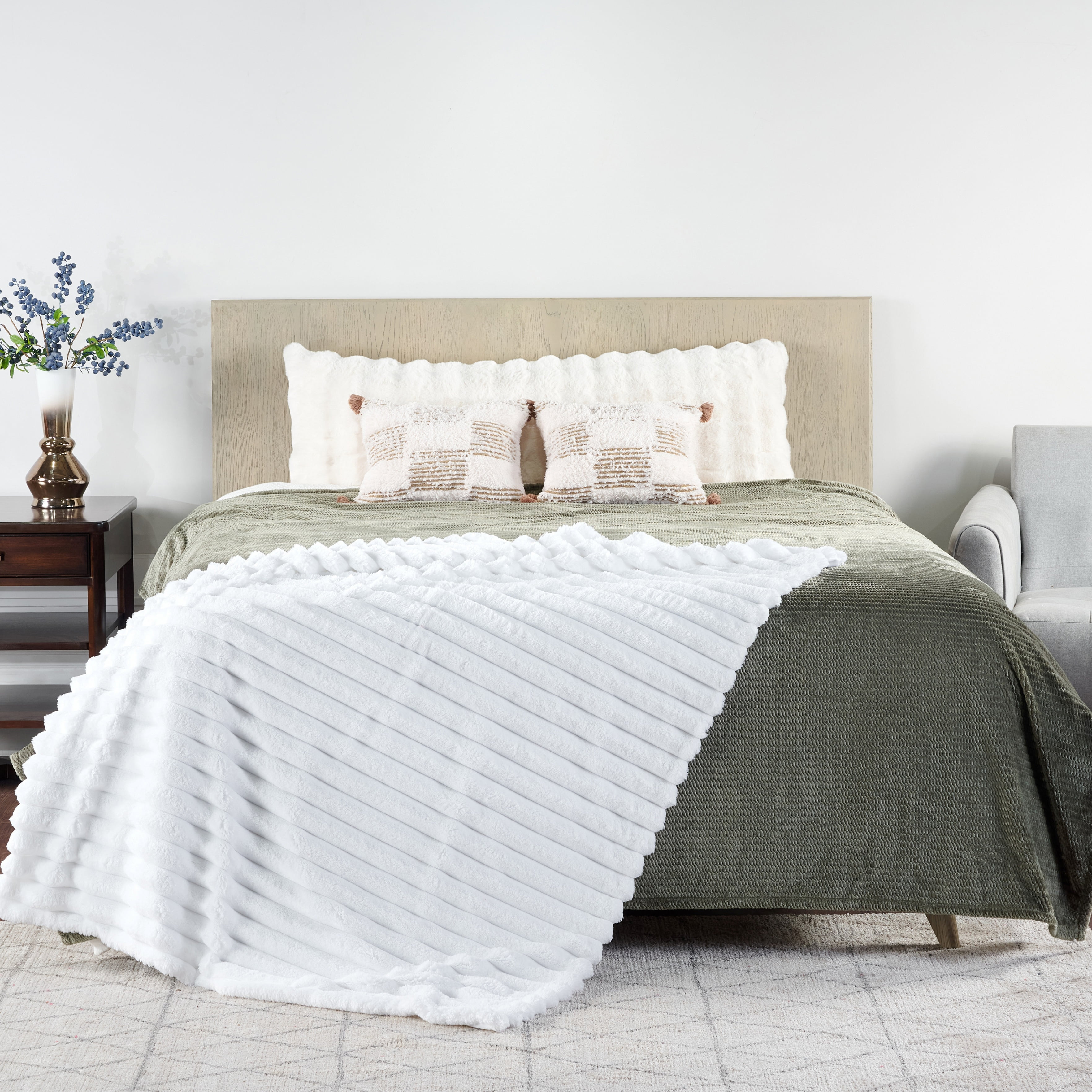 CBCHome Jumbo Velvet Plush Wide Ribbed Throw Blanket - Super Soft, Warm, Cozy Fluffy Throw for Couch, Bed, Sofa - All Season Décor (Ashley Blue, 50" x 60")
