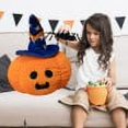 thumbnail image 1 of Muñeco de tela con forma de almohada de calabaza divertida para Halloween, ideal para decorar centros comerciales o como regalo., 1 of 7