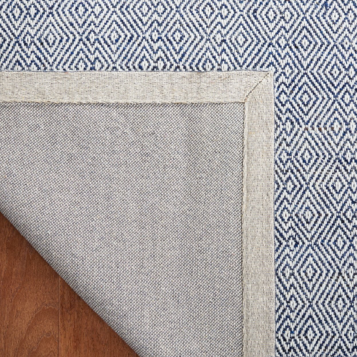 SAFAVIEH Martha Stewart Wilton Geometric Area Rug, Blue/Ivory, 8' x 10'
