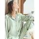 thumbnail image 4 of Conjunto de pijama de satén para mujer, ropa de dormir de un solo pecho con cuello vuelto, con plumas, Color liso, 4 of 4