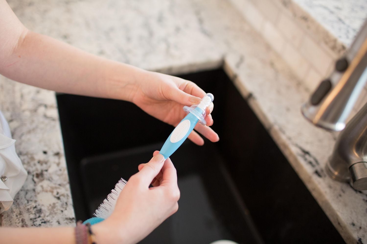 Dr. Brown's Baby Bottle Brush with Sponge and Scrubber - Blue