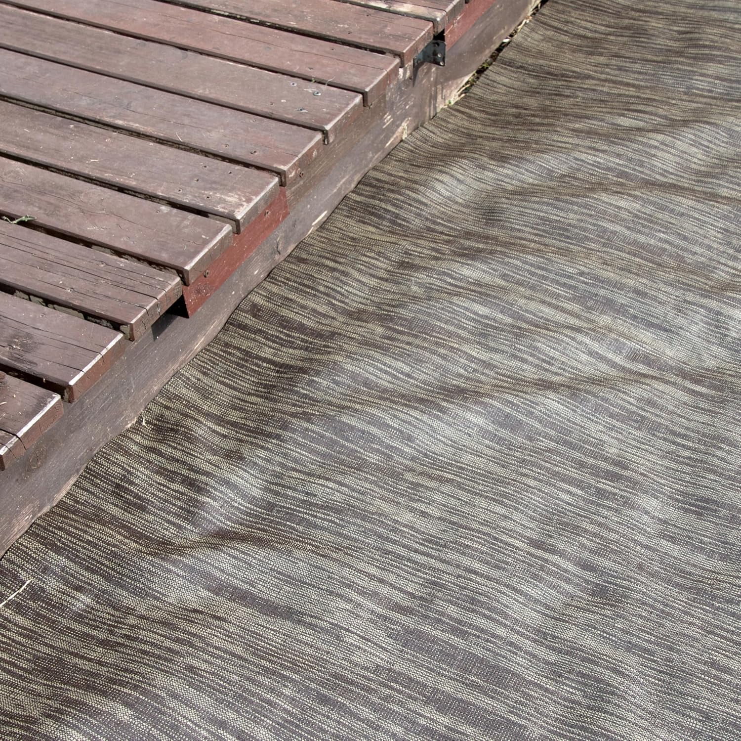 Decorative Wood-Grain Mulching Cloth – Natural-Look Weed Control for Landscaping and Gardens, 3.3ft x 32.8ft (1m x 10m)
