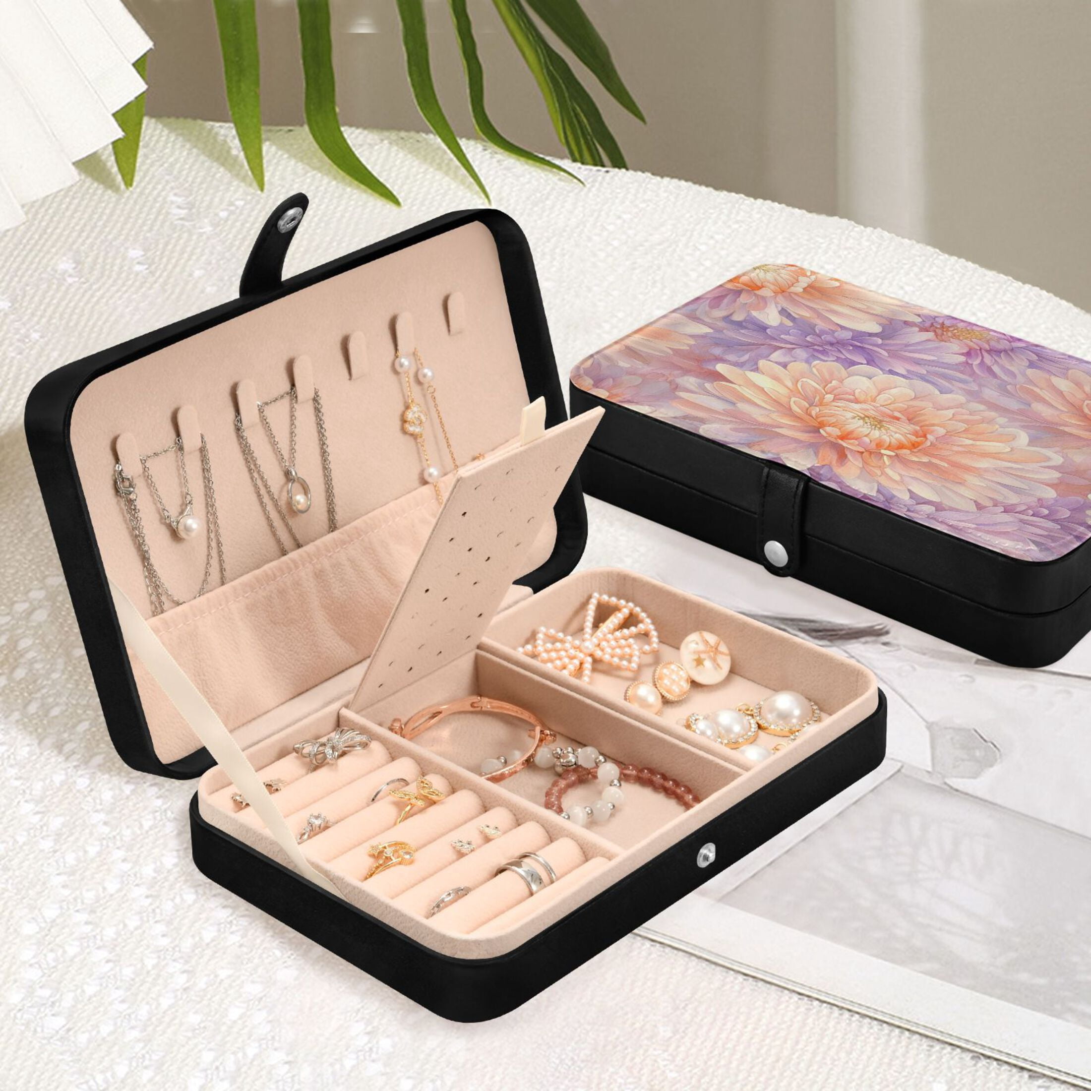 Leather Jewelry Box Rectangular 8.27x5.5x1.78In Travel Jewelry Storage Earrings Necklace Bracelet Watch Brooch Storage Chrysanthemums Cream