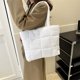 thumbnail image 4 of Bolso Mano Acolchado para Mujer Bolso Hobo Plumón Bolso Axila Acolchado Bolso Invierno Suave (blanco), 4 of 9