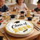 thumbnail image 5 of Juego de materiales para fiestas de graduación 2026 - Platos de vajilla desechables, vasos y servilletas - Clase de felicitaciones Diseño de Graduación Oro para Adultos, 5 of 6