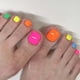 thumbnail image 4 of Uñas postizas cortas, brillantes y coloridas para los pies, ideales para el verano. Parches para uñas, dulces y elegantes, 24 unidades., 4 of 7