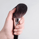 thumbnail image 5 of Brocha para polvos, para aplicar polvos sueltos y compactos, cerdas sintéticas de alta calidad, pelo suave y cómodo, maquillaje sin dejar rastro., 5 of 6