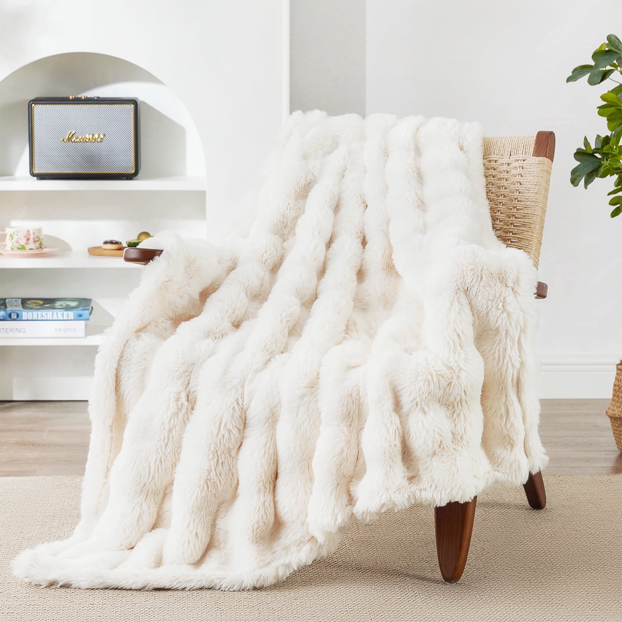 Faux Rabbit Fur Fleece Throw Blanket for Couch, Soft Plush Fuzzy Double-Sided Bubble Fluffy Blanket, 50" x 60", Beige