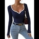 thumbnail image 3 of Camiseta de Larga con Escote Corazón para Mujer, de Punto Acanalado y Ribete en Contraste. Azul Marino L, 3 of 8
