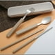 thumbnail image 4 of Juego de Cubiertos Portátil de Acero Inoxidable, Cuchara, Tenedor y Palillos, Caja de Viaje Compacta, Fácil de Limpiar, Ideal para Picnic, Camping y Escuela. Juego de 3 Piezas. Tamaño de La, 4 of 4