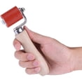 thumbnail image 3 of Rodillo de costura de silicona roja de 40 mm, diseño de cojinete bidireccional para un funcionamiento estable, mango de diseño ergonómico para mayor comodidad, ideal para soldar membranas, 3 of 5