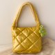 thumbnail image 3 of Bolso de hombro acolchado para mujer bolso de mano hinchado de gran capacidad bolso de compras con colgante, 3 of 9