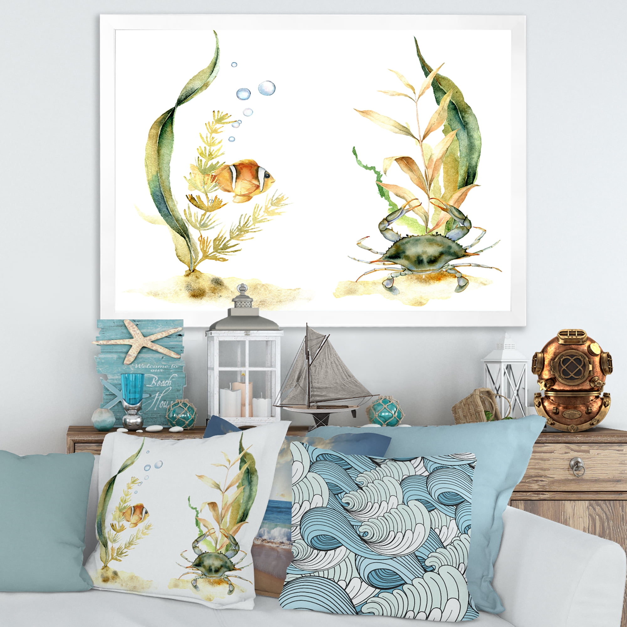 Designart 'Tropical Fish With Air Bubble and Algae' Traditional Framed Art Print