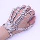 thumbnail image 1 of Pulsera de calavera de metal exagerada para Halloween, accesorio de Halloween, adorno de garra fantasma, pulsera de esqueleto de dedo gótico, uso flexible para disfraces de Halloween, plata metálica JM, 1 of 5