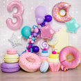 thumbnail image 3 of Set de 6 globos rosas de donas para 3.er cumpleaños Dokuna, 3 of 5