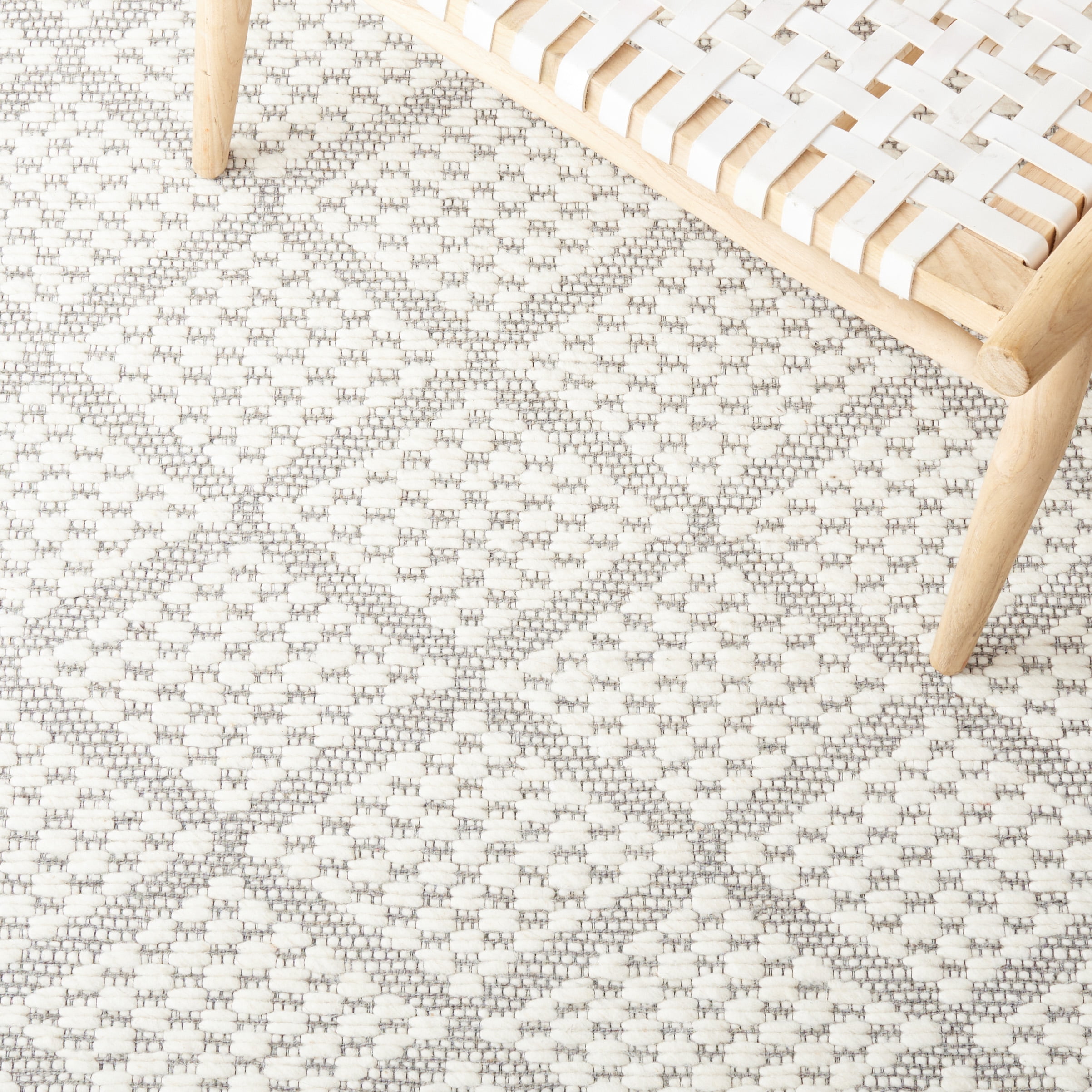 SAFAVIEH Natura Ulric Diamond Area Rug, Ivory/Grey, 6' x 6' Round