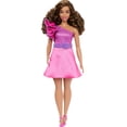 thumbnail image 4 of Muñeca Barbie Fashionistas #225, tipo de cuerpo curvilíneo con cabello castaño, vestido rosa brillante y accesorios, muñeca de moda coleccionable del 65 aniversario, 4 of 5