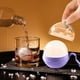 thumbnail image 2 of Máquina para hacer cubitos de hielo redondos de 2,5 pulgadas para whisky. Cubitos de hielo de fusión lenta para una experiencia de consumo superior., 2 of 2