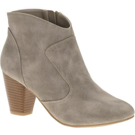Passports Women's Betsy Ankle Boots