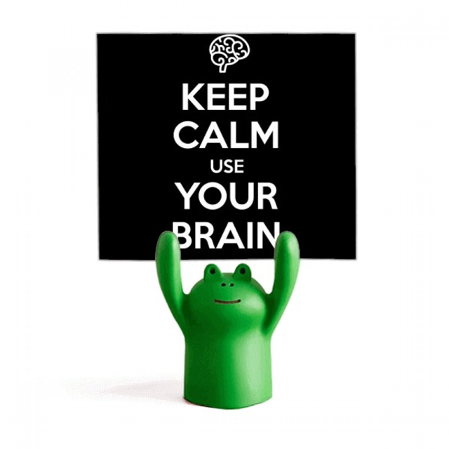 Citar a mantener la calma, usa tu cerebro negro Estante de notas, estante de ranas de animales de dibujos animados