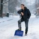 thumbnail image 3 of Pala De Nieve Pala quitanieves desmontable con hoja ancha de plástico y mango ergonómico para quitar nieve pesada (azul) Rkxzt, 3 of 9