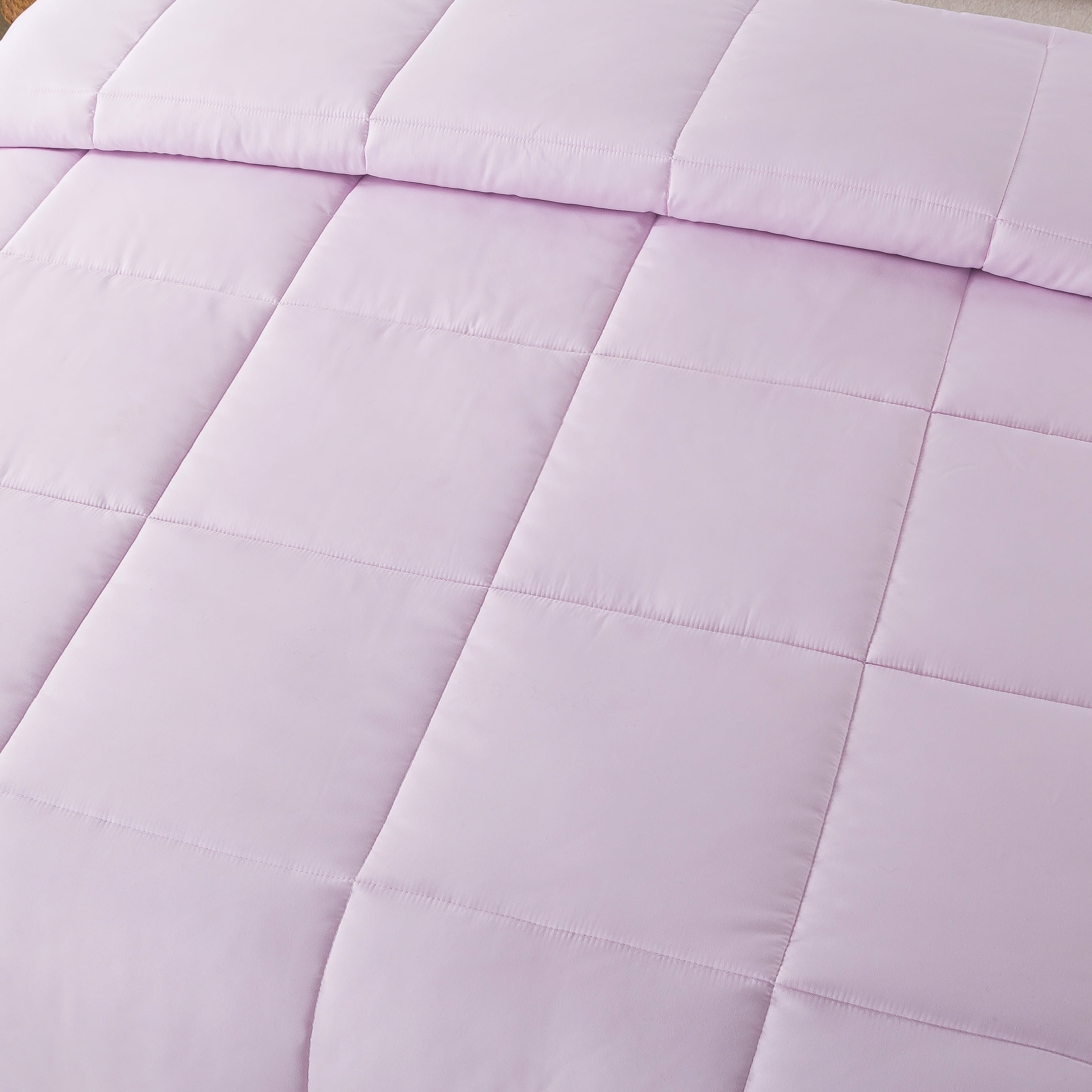 Mainstays Lilac Solid Print Hypoallergenic Down Alternative Comforter, King, Adult, Unisex