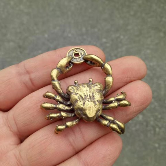 ETEREAUTY Brass Crab Ornament with Vibrant Color and Material, Perfect Decorative for Office, Car, or Home