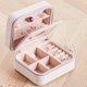 thumbnail image 1 of Caja de almacenamiento de joyas portátil para anillos con cremallera, de franela de poliuretano, multicapa, para pendientes, collares y joyas, 1 of 5