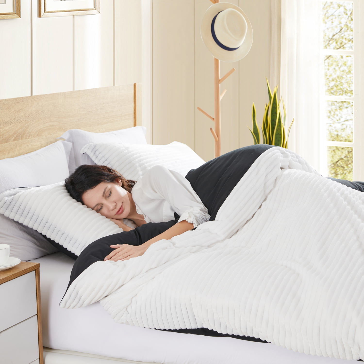 Clara Clark 2 Piece Reversible Duvet COVER Sheet & Sham Set, 100% Soft Microfiber Decorative Cut Plush Duvet COVER Twin, White & Black