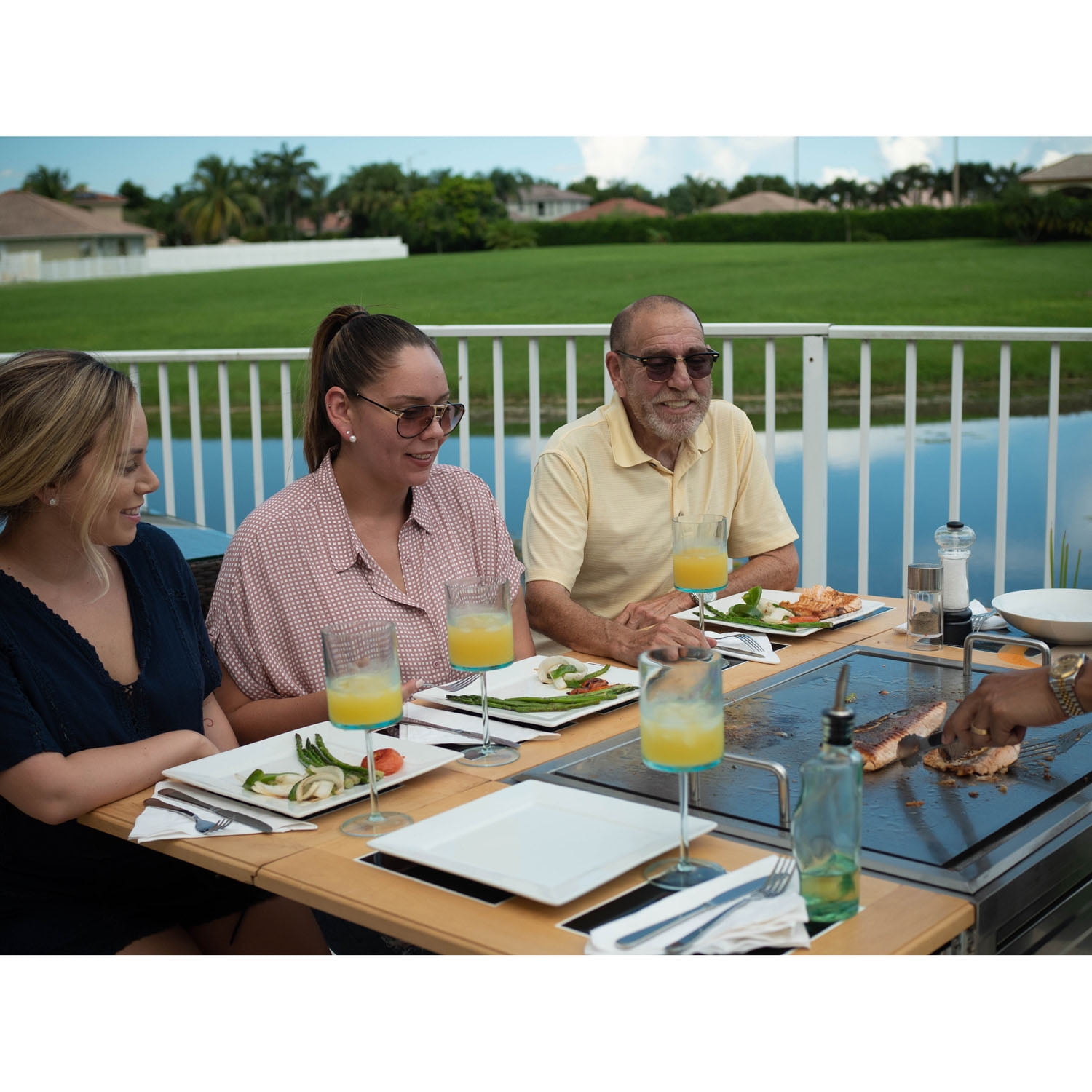 My Hibachi Bbq Outdoor 3 In 1 Sit Around Grill W Flat Top Griddle Bbq Rack And Cast Iron Burner Portable For Tailgating Walmart Com Walmart Com