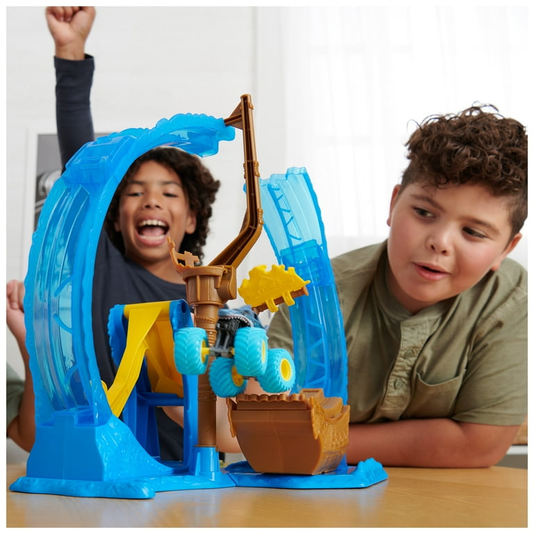 Monster Jam Megalodon Loop of Doom 16-inch Wide Playset with Truck