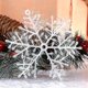 thumbnail image 1 of Copos de nieve Decoración navideña, Copo de nieve con brillo navideño blanco, Decoraciones de cuerdas colgantes con copos de nieve navideños, Adecuado para bodas de invierno, 1 of 5