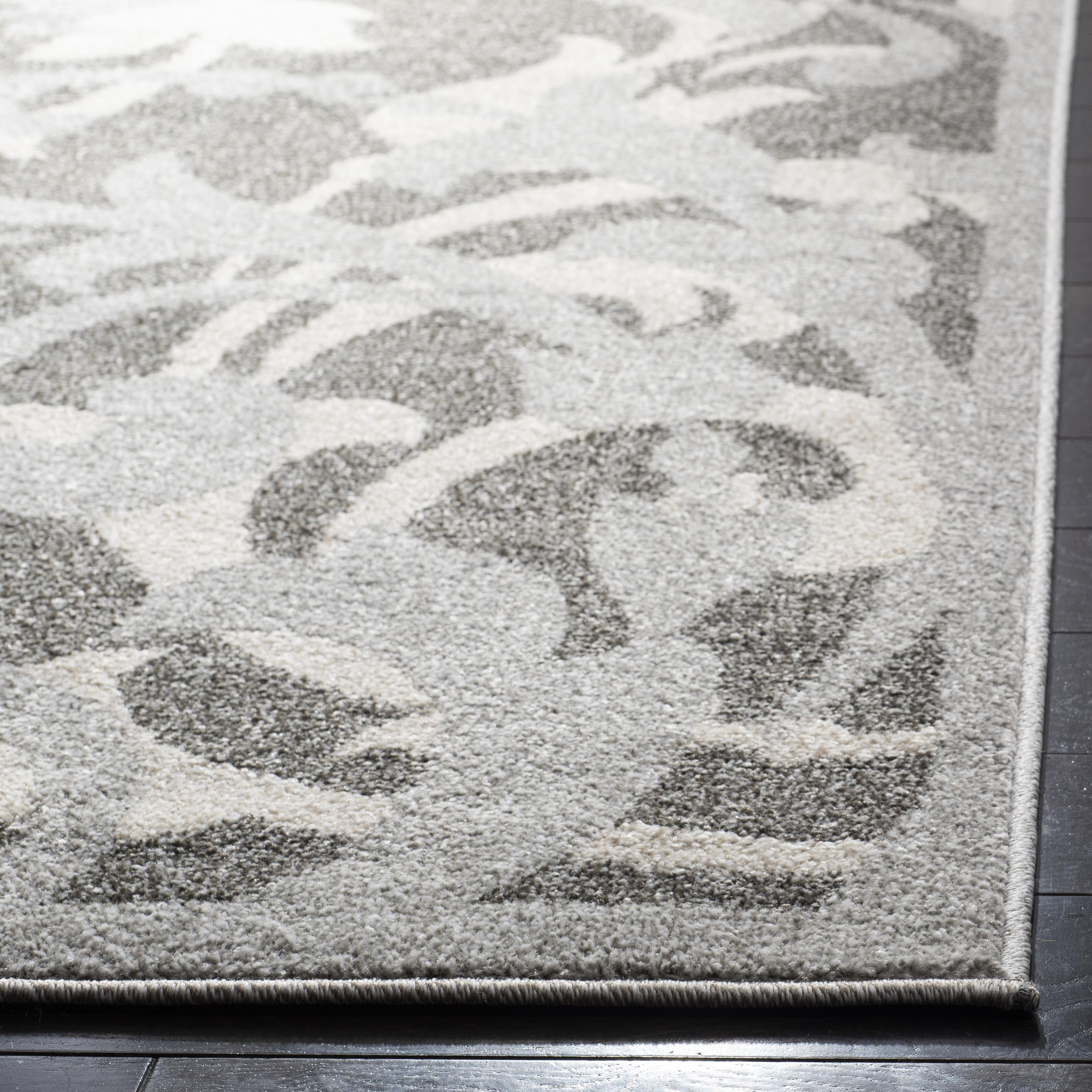 Safavieh Amherst Millard Floral Area Rug, Gray/Light Gray, 4' x 6'