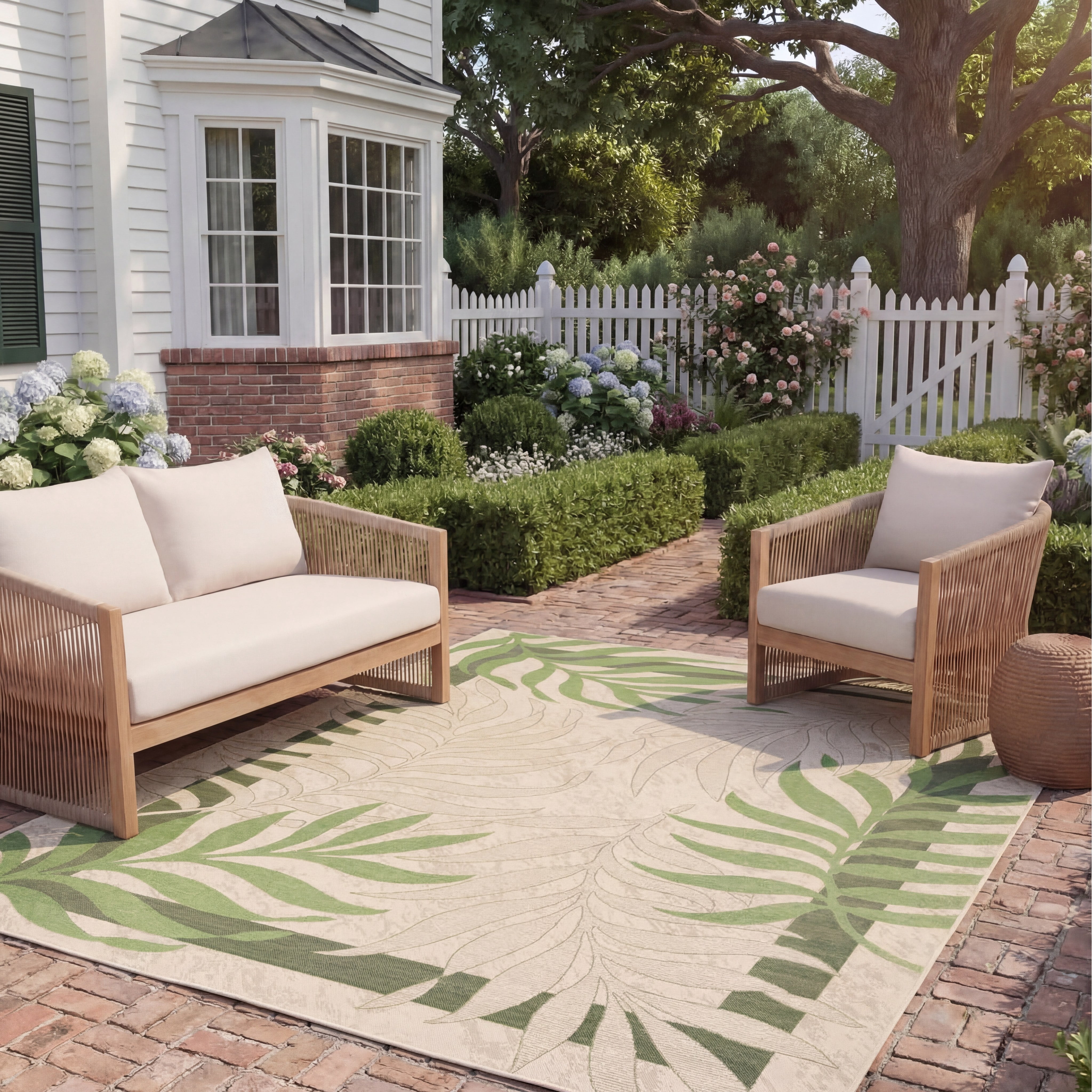 Safavieh Courtyard Cailyn Floral Indoor/Outdoor Area Rug, Cream/Green, 5'3" x 7'7"