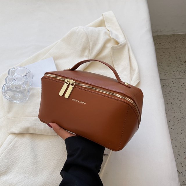 Estuche de maquillaje de cuero PU de gran capacidad abierto de par en par para salir de trabajo y negocios