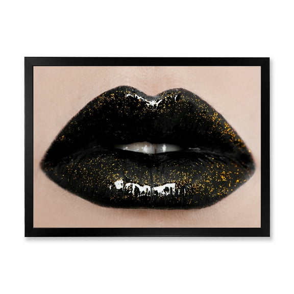 Designart 'Close-Up Of Gorgeous Female Lips I' Modern Framed Art Print