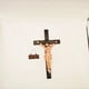 thumbnail image 2 of Estatua de Crucifijo de Jesús, Decoración Colgante de de Pared, Decoración Católica de Jesucristo para el Hogar, Colección Religiosa de Resina, 2 of 5