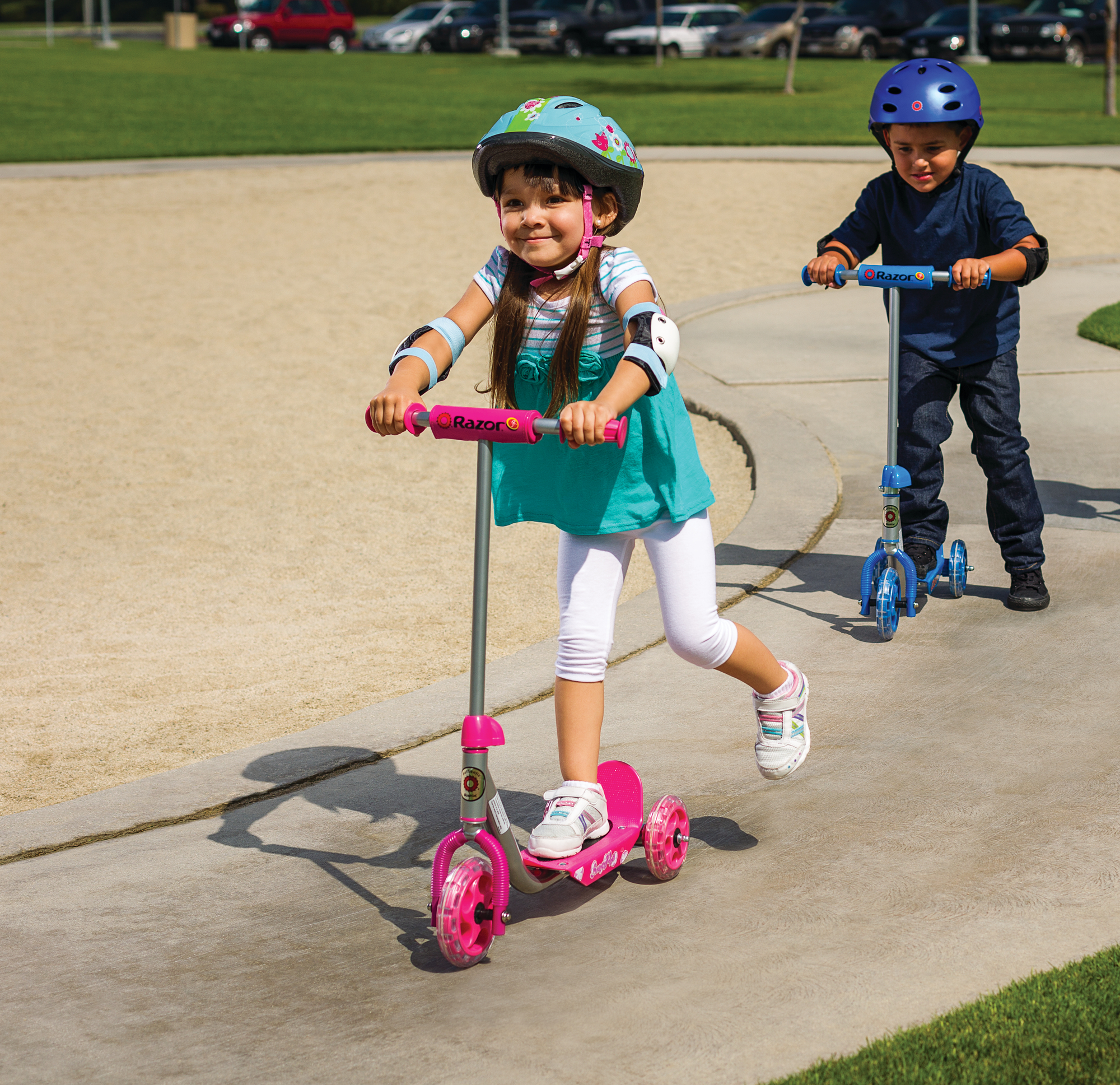 Razor Jr. Lil' Kick - 3-wheel Kick Scooter for Younger Children (Ages 3+), Max Rider Weight 44 lb (20 kg) - image 2 of 3