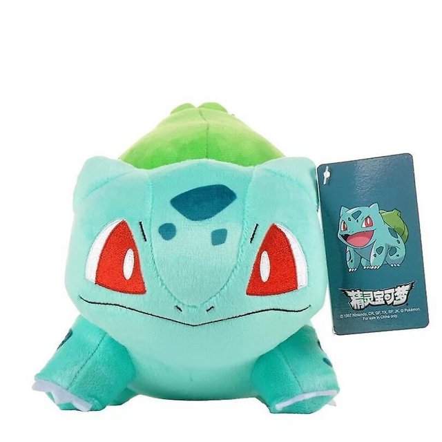 peluche baculerty: varios tipos de pokémon — Peluche Bulbasaur frontal, cuerpo acolchado verde menta con caparazón verde oscuro, ojos rojos y detalles bordados, etiqueta colgante con ilustración del personaje visible; apto para colección o exhibir en estanterías de juguetes.
