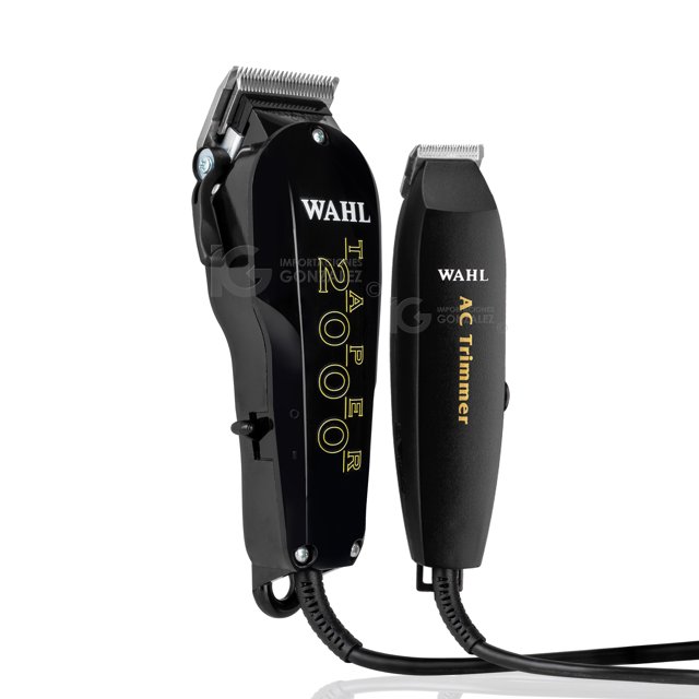 máquina de corte wahl essential combo taper 2000 ac trimmer negro y dorado, vista frontal del dúo: cortadora Taper 2000 negra con texto dorado y palanca ajustable de conicidad, hoja de acero inoxidable visible; recortadora AC negra compacta con texto dorado "Trimmer"; cables en la base y fondo blanco. Adecuado para estudiantes y uso de recorte y delineado; unidad de 6.25" (16 cm) aprox.