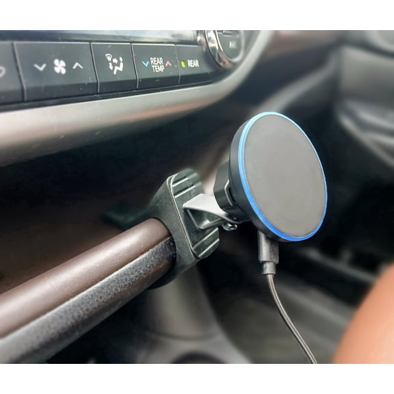 Toyota Highlander (2014-2019) MagSafe compatible phone mount charger