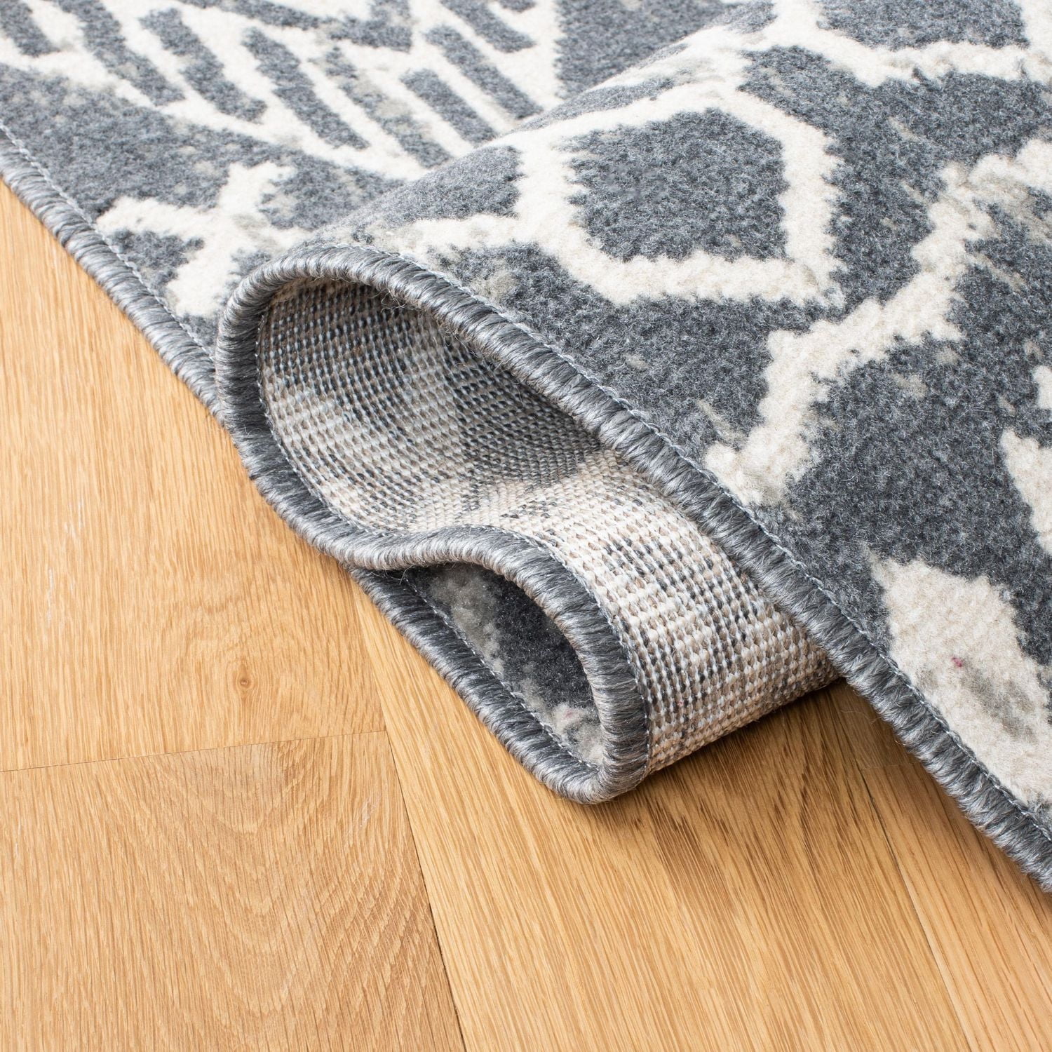 Safavieh Pyramid Henrietta Geometric Area Rug