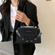 thumbnail image 4 of Bolso mensajero pequeño para dama, bolso de hombro para teléfono móvil para dama, bolso de mano liviano de cuero de moda., 4 of 5