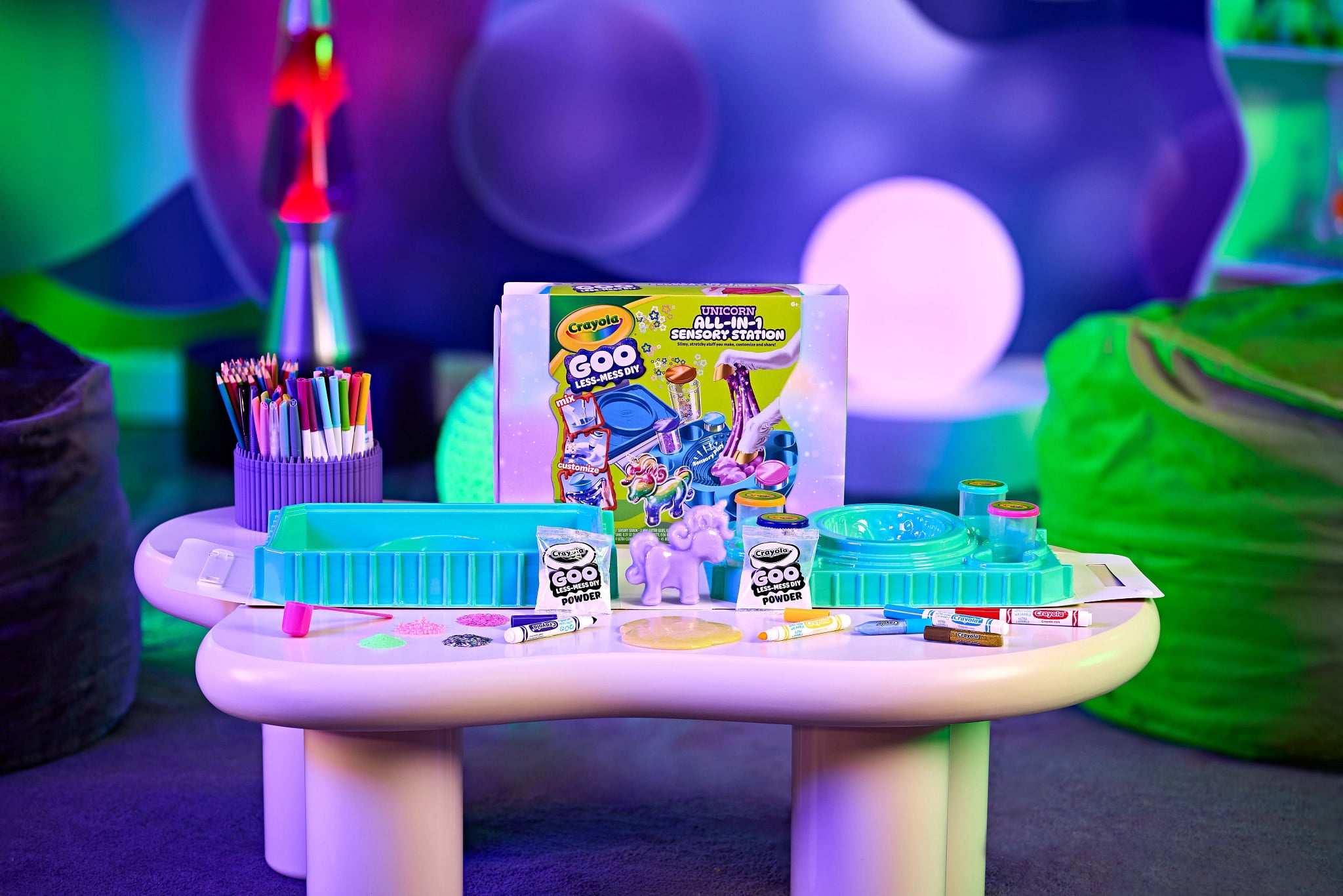 Crayola Goo All-In-1 Sensory Art Station, Unicorn Slime Making Kit for Kids, Less Mess DIY Arts & Crafts Set, Sensory Toys and Gifts for Kids, Ages 6+