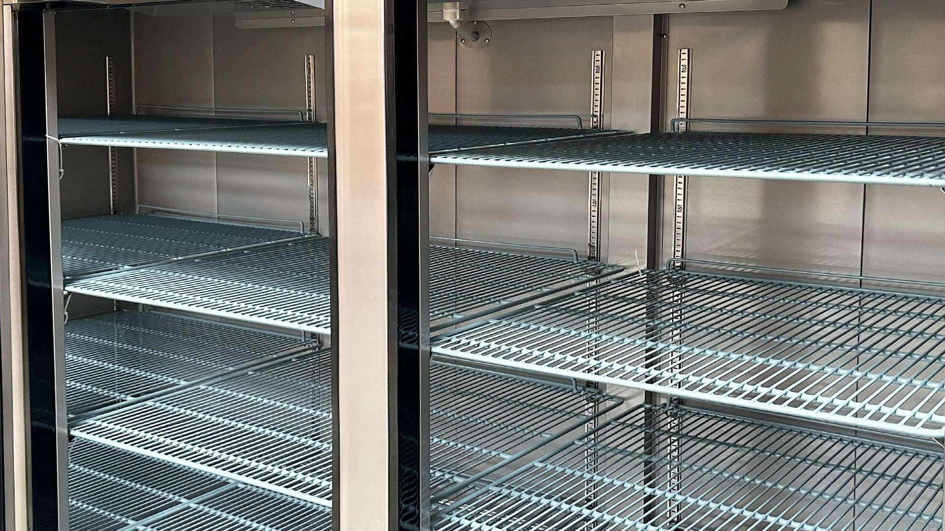83 in. with 65 Cu.ft Commercial Refrigerator 3 Glass Door Merchandiser NSF ETL Stainless Steel Refigerator