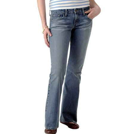 Levi Strauss Signature - Juniors Low-Rise Slim Bootcut Jeans