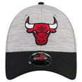 thumbnail image 2 of Men's New Era Heather Gray/Black Chicago Bulls Active Digi-Tech Two-Tone 9FORTY Adjustable Hat, 2 of 6