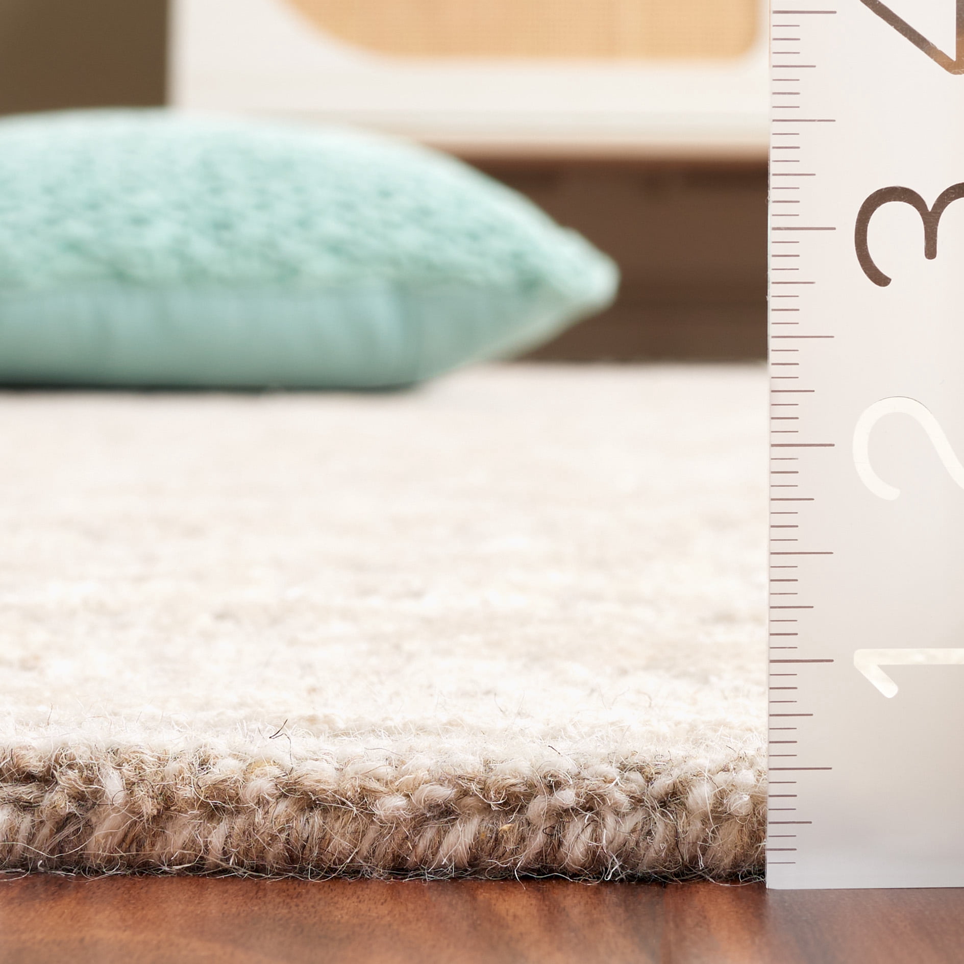 SAFAVIEH Glamour Zowie Floral Area Rug, Beige/Ivory, 6' x 6' Square