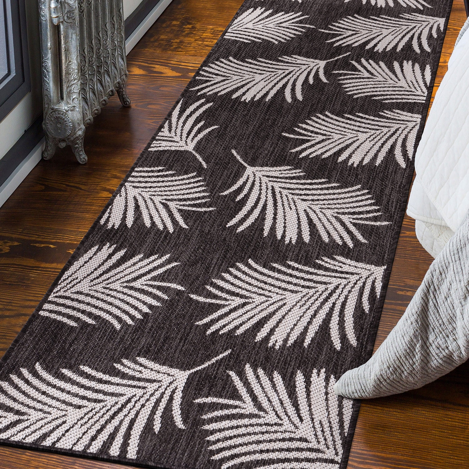 World Rug Gallery Contemporary Palm Leaves Textured Flat Weave Indoor/Outdoor Area Rug - BLACK 2'x7'