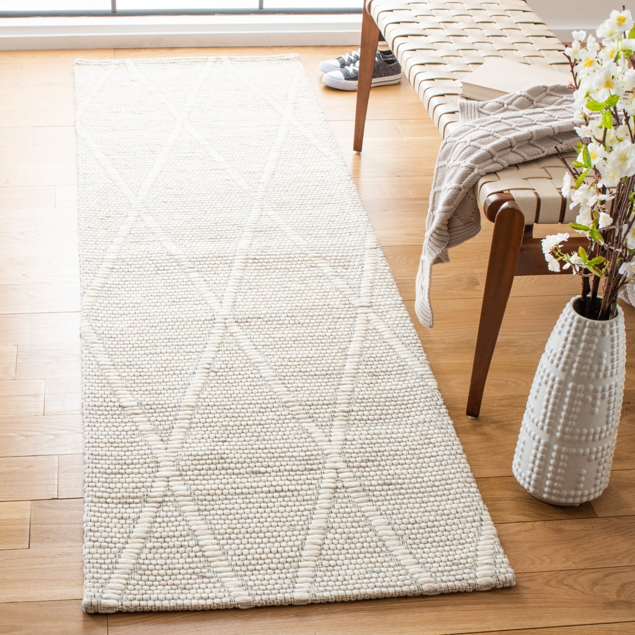 SAFAVIEH Marbella Aditi Diamond Area Rug, Ivory, 8' x 10'
